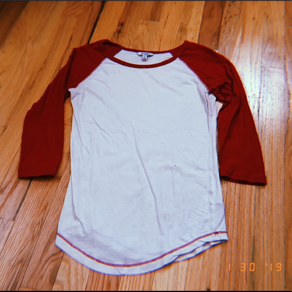 Raglan sleeve shirt